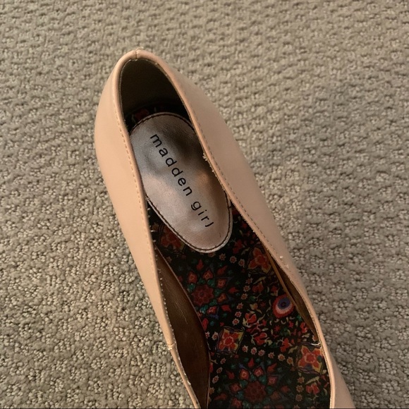 Madden Girl Nude Peach Stilleto Comfy Heels with Round Toe - Picture 3 of 5